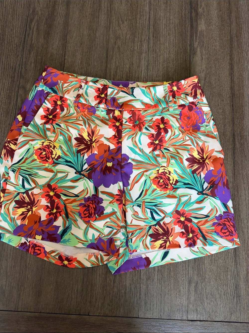 Gibson & Latimer colorful floral print high-rise shorts.